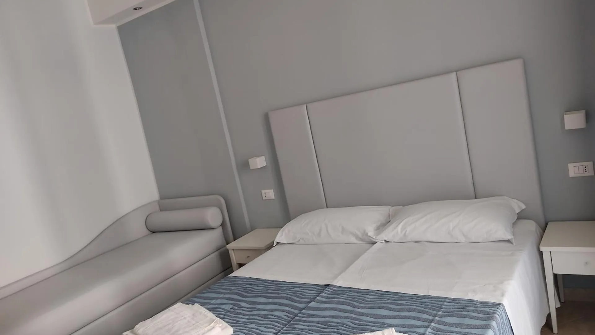 Hotel Caravel Park Rimini 3*,